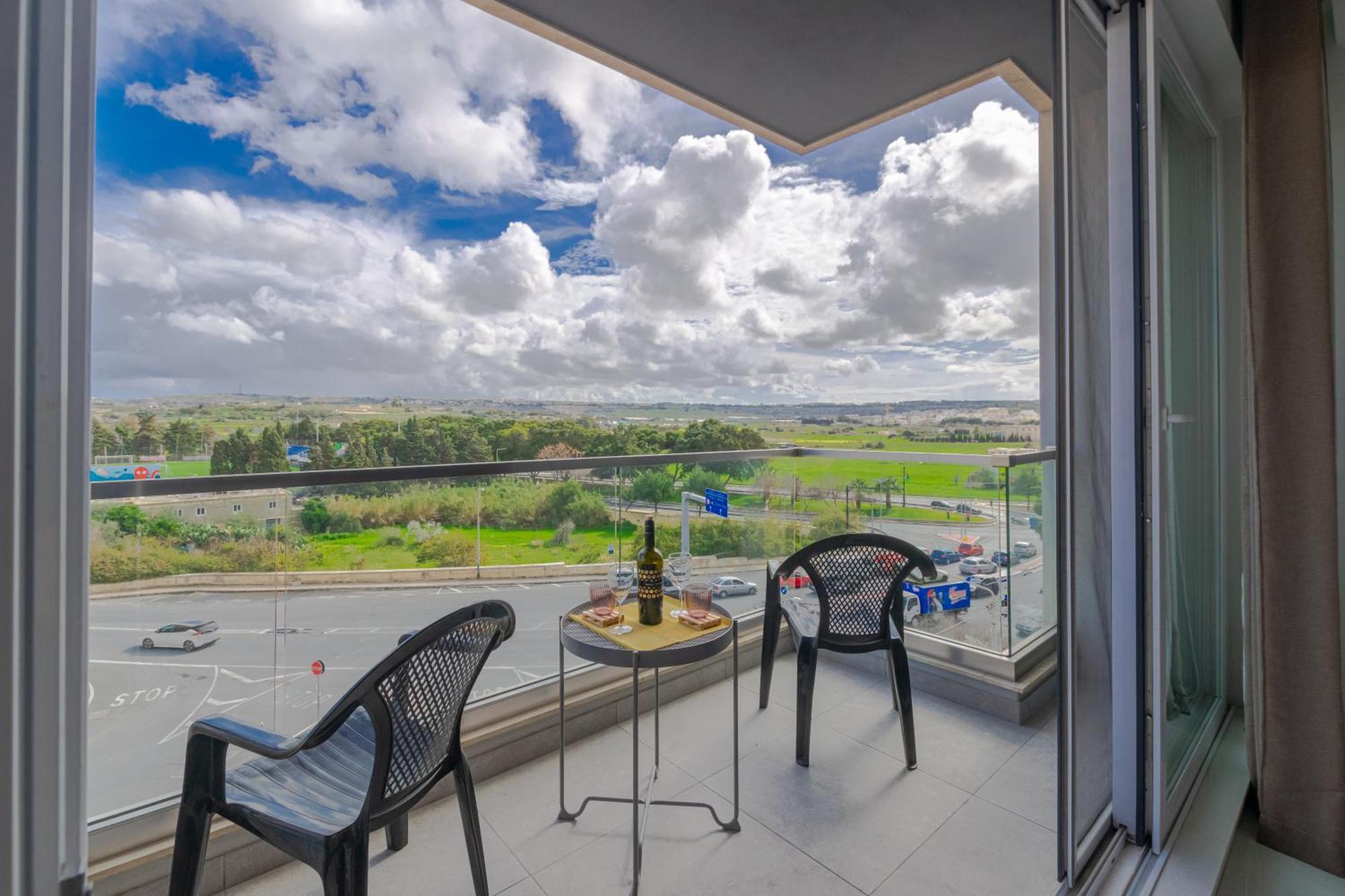 New Spacious 3 Bdr 2 Bth Balcony 7 *